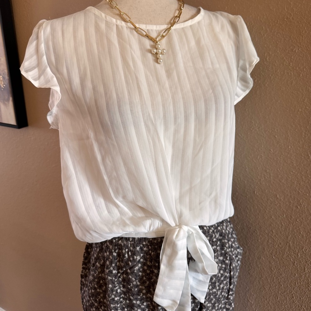 Flutter sleeve bottom tie white blouse